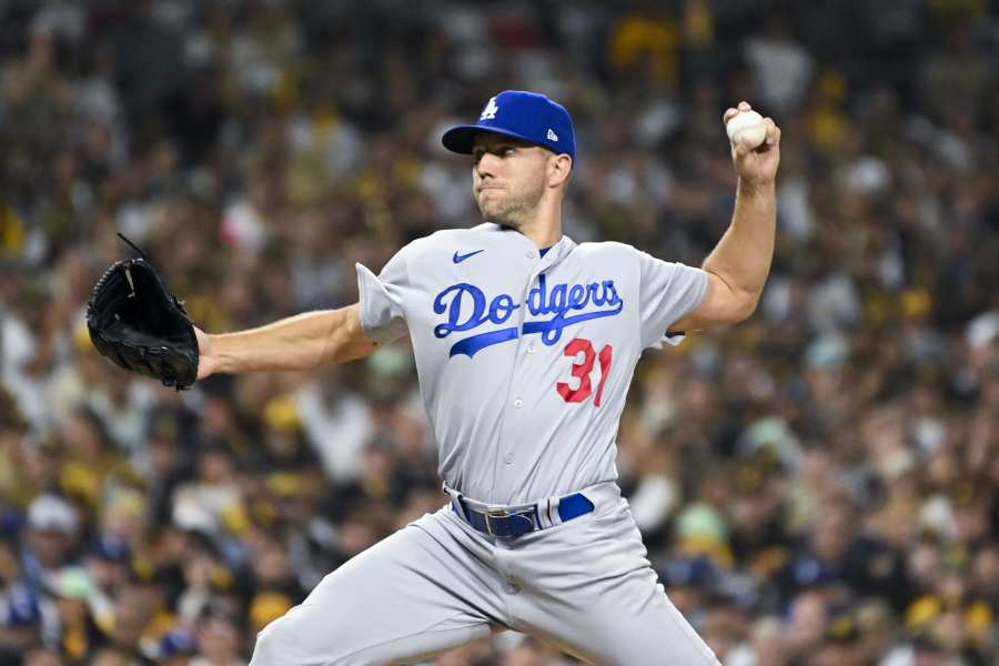 Chicago White Sox Will Reportedly Sign Mike Clevinger To Replace Johnny  Cueto In Their Rotation