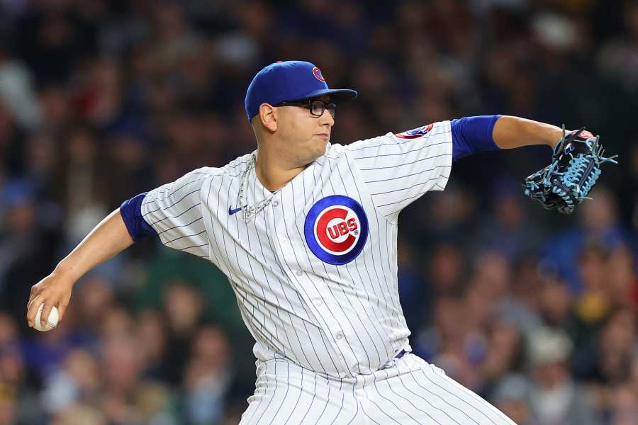 Hero Cubs fan throws first pitch with Brewers fan he saved 15 years ago