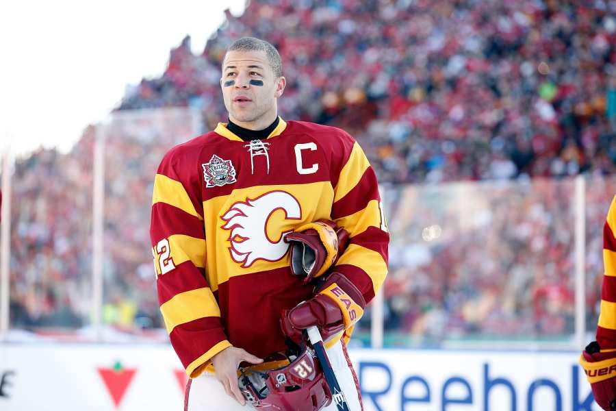 Oilers, Flames unveil Heritage Classic jerseys: What's behind the