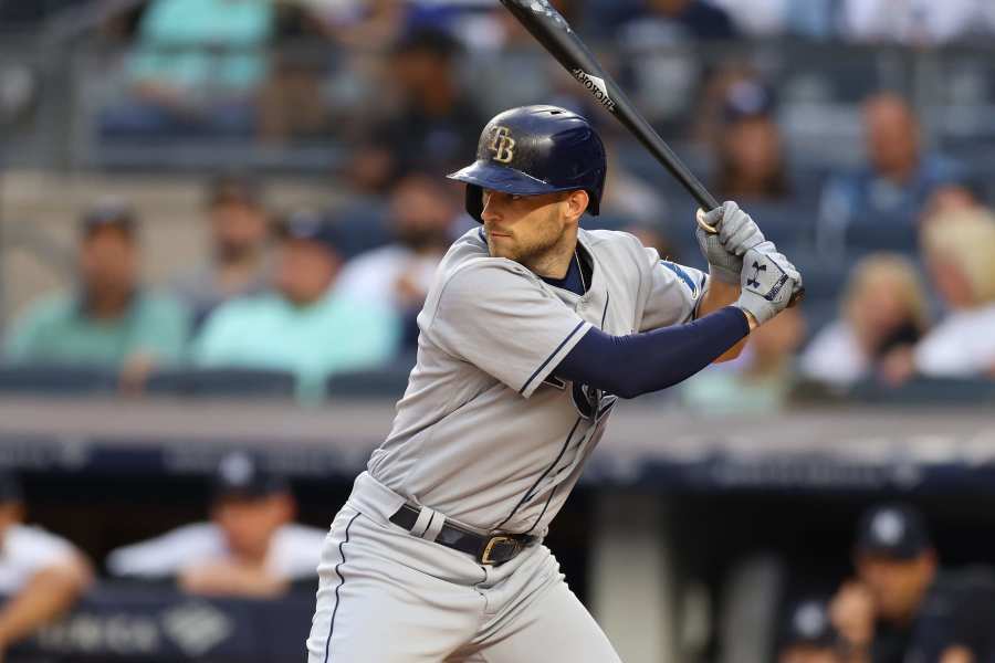 Second-year big leaguer Kim starts to warm up at the plate