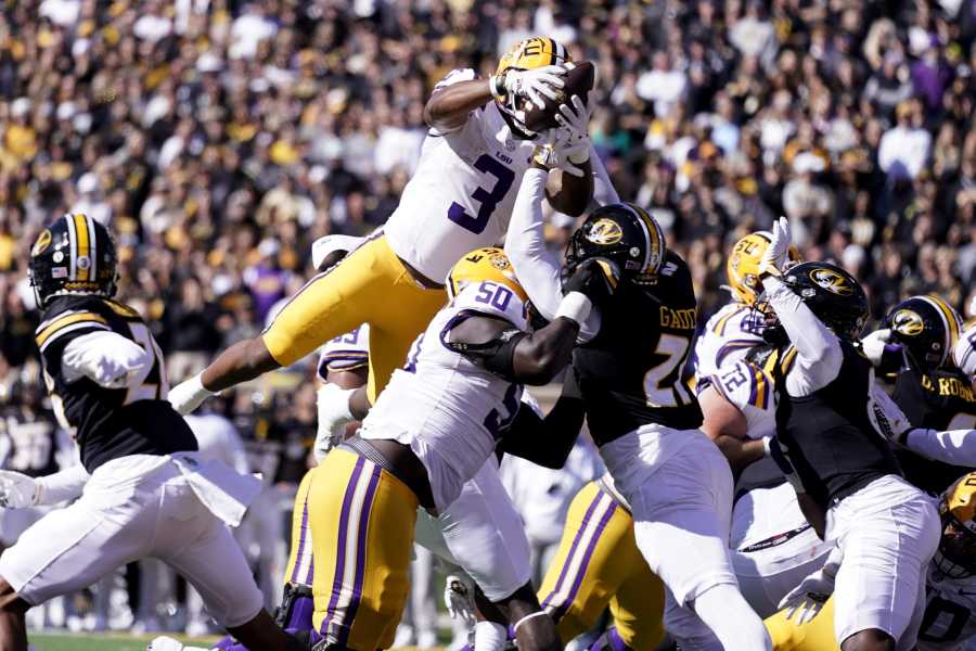 College football scores, results: Michigan gets signature win over Penn  State; Georgia and Alabama roll; Washington survives [Video]