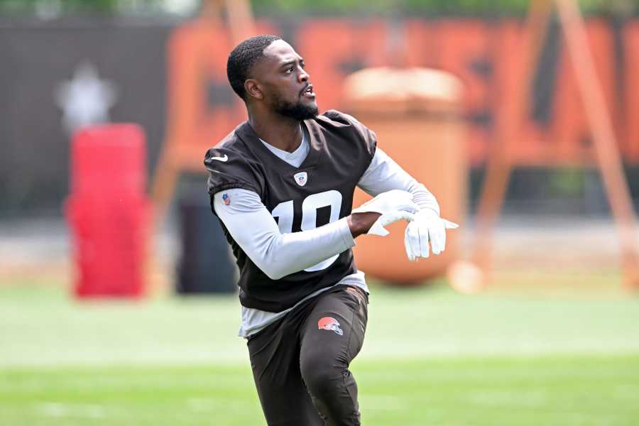 Do the Browns value rookie WR Cedric Tillman over David Bell? Hey, Mary  Kay! 