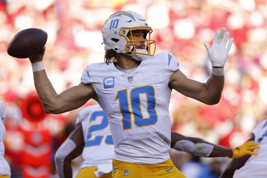 Chargers News: AFC Columnist Taking Justin Herbert Over 2020 Draft  Classmate - Sports Illustrated Los Angeles Chargers News, Analysis and More