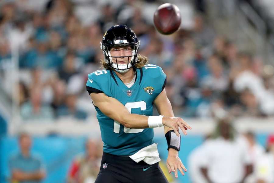 Mike White wins Dolphins backup QB job; Tyreek Hill reacts to avoiding  suspension from NFL