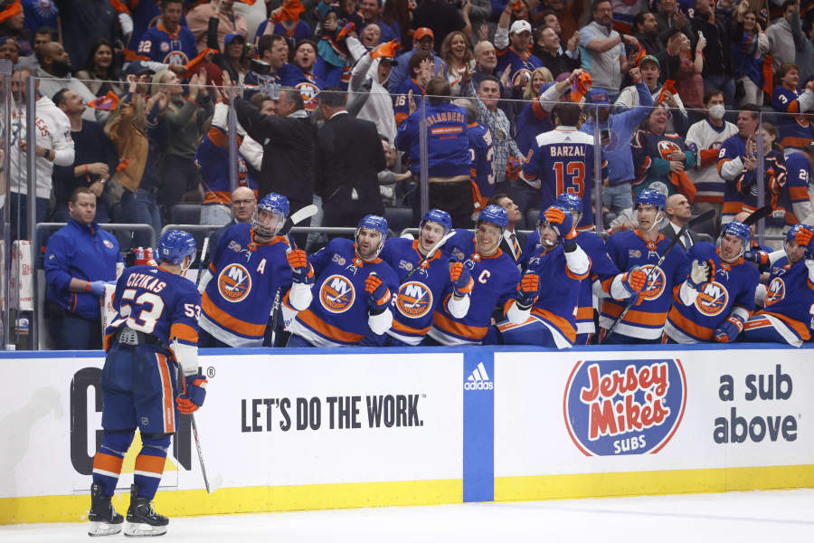NY Islanders believed Alex DeBrincat was willing to sign an extension with team