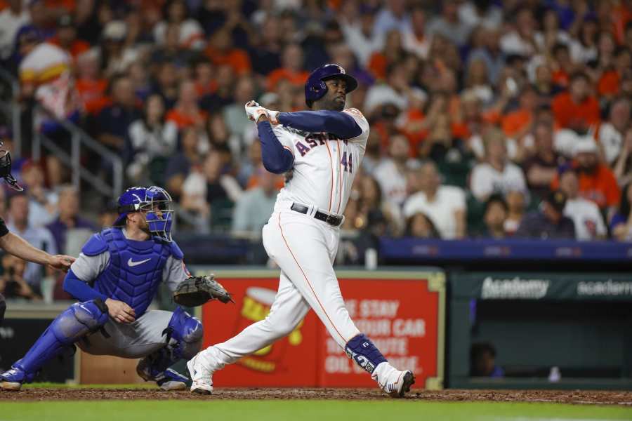 Former Indian Yandy Diaz rips two homers in powering Tampa Bay to