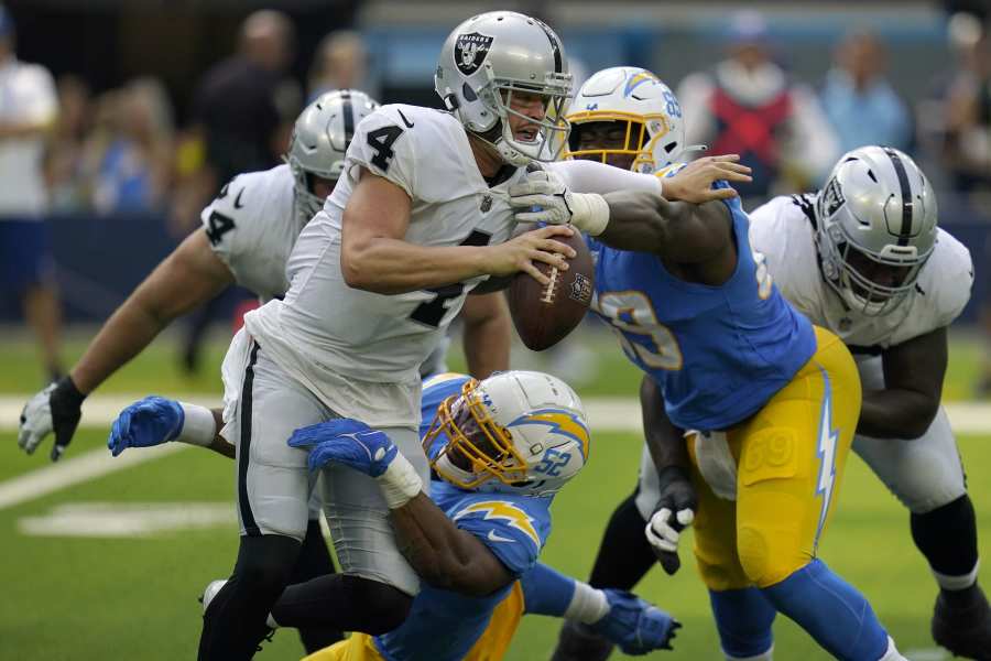 5 Takeaways: Mack, Defense Thrive Late in Win Over Raiders