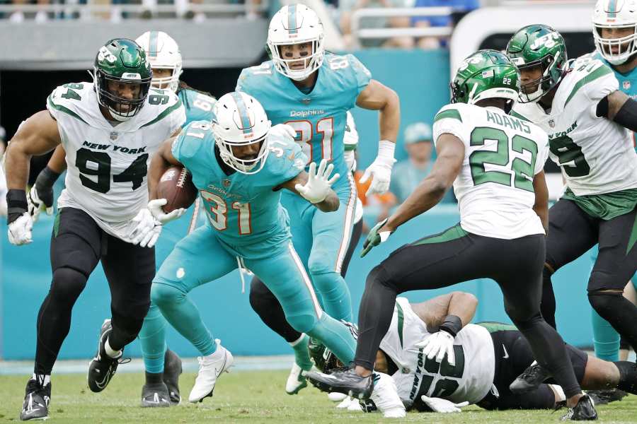 Cincinnati Bengals running back Samaje Perine (34) warms up before taking  on the New York Jets in an NFL football game, Sunday, Oct. 31, 2021, in  East Rutherford, N.J. (AP Photo/Adam Hunger