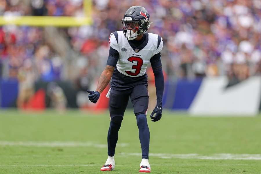 Falcons rookie CB Clark Phillips III carted off with leg injury