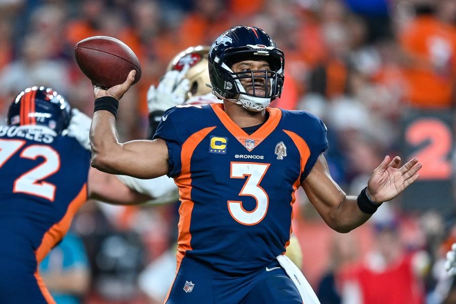 Broncos' Lock throws for 3 touchdowns, Broncos stun Texans – The Durango  Herald