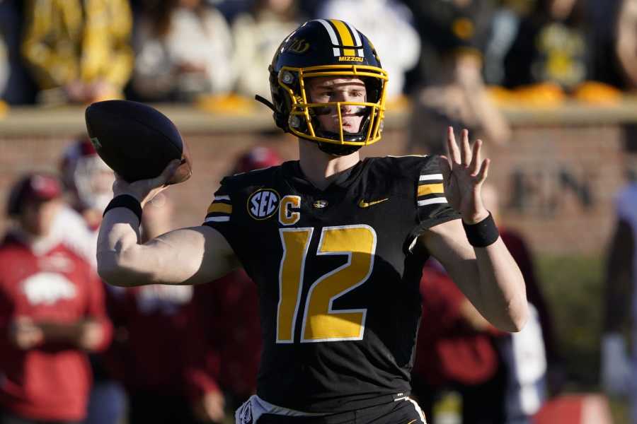 Baylor Bears put on black and gold for Fiesta Bowl showdown