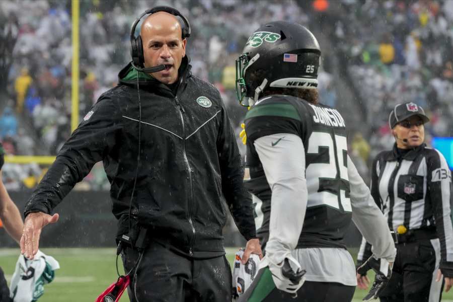 NFL scores and more, Week 12: Jets make right call with Mike White