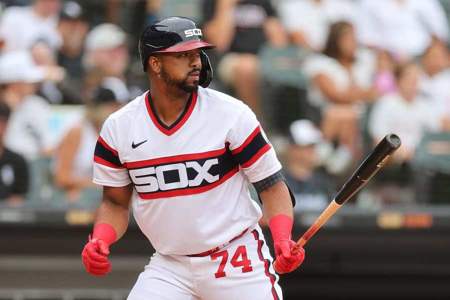 Astros' José Abreu reacts to Rick Hahn's Michael Jordan