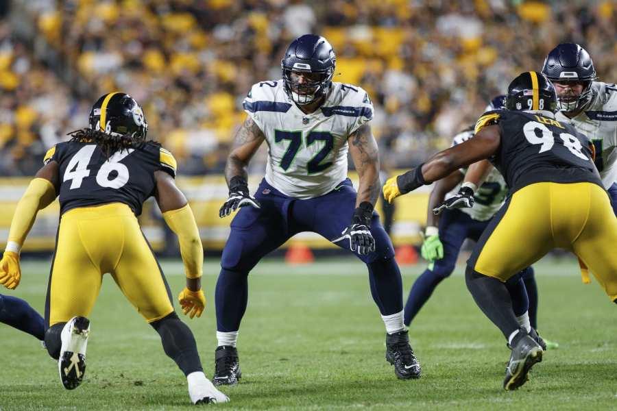 Seahawks tackle Charles Cross learning from mistakes in preseason loss to  Bears, Seahawks