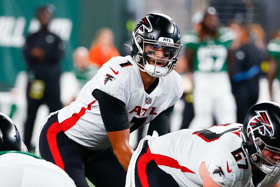 Chicago Bears outside linebacker Khalil Mack (52) greets Atlanta Falcons  wide receiver Julio Jones (11) after