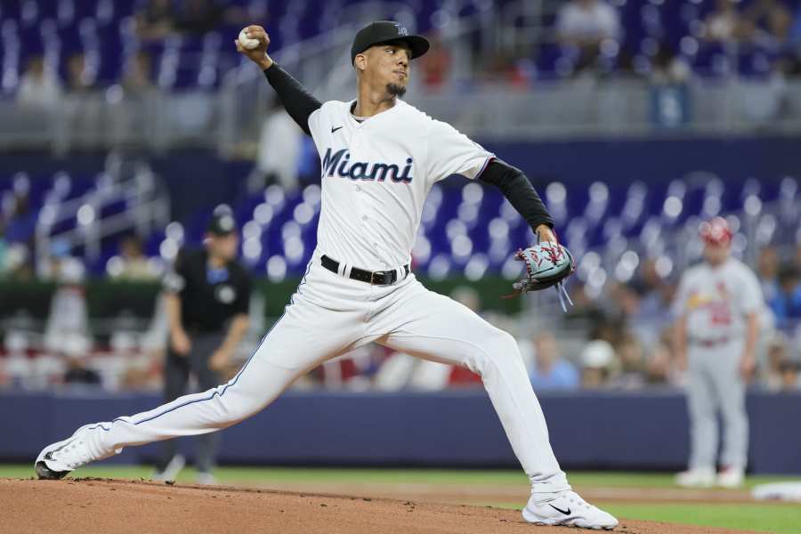 Marlins starting pitcher lands on IL