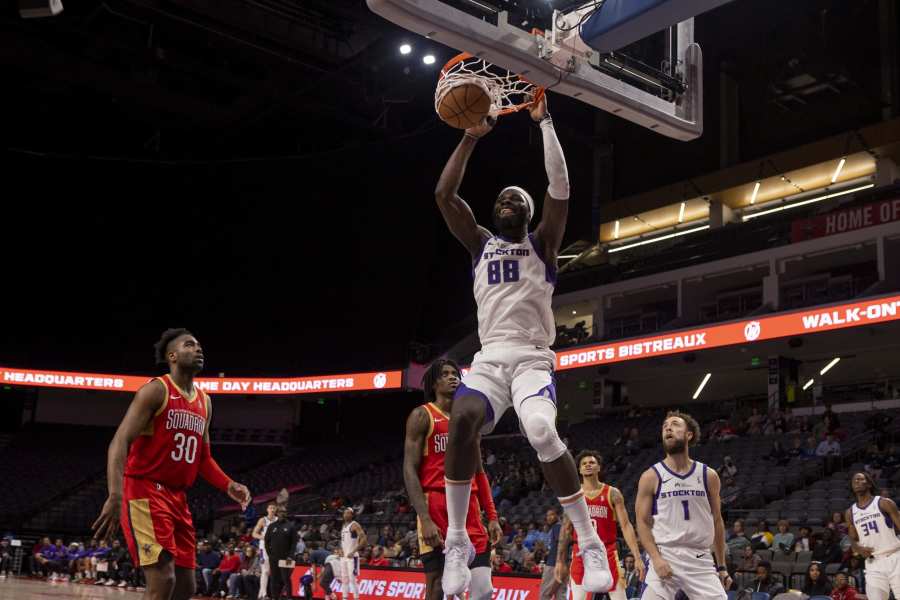 A CAREER-HIGH Night for Jake LaRavia With 34 Points vs. Santa Cruz