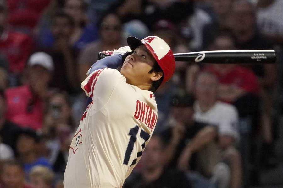 Shohei Ohtani pays respect to Ichiro Suzuki with ultimate gesture before  Los Angeles-Mariners game