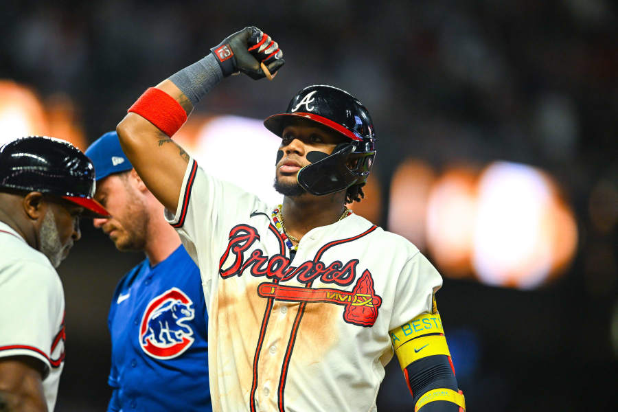 Bryce Harper lost his helmet trying to hit Charlie Morton curveball