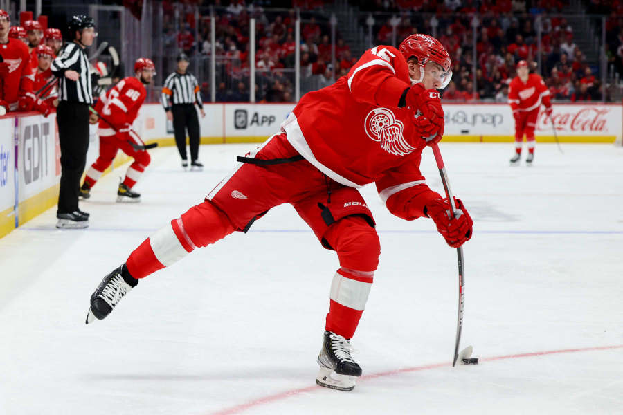 Late push not enough as Red Wings drop season opener to Devils