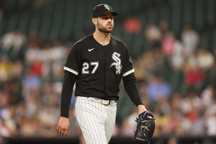 May 23, 2018: New York Yankees center fielder Aaron Hicks #31 during an MLB  game between the New York Yankees and the Texas Rangers at Globe Life Park  in Arlington, TX Texas