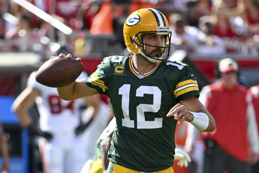 Packers' Aaron Rodgers implies he worked the officials before Bucs' penalty  on crucial 2-point play