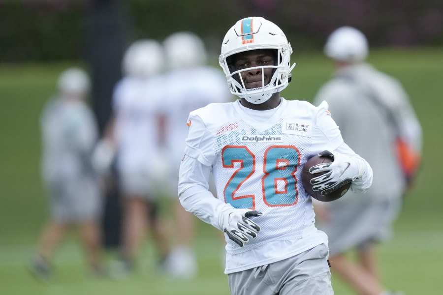 De'Von Achane and fellow rookies report to Dolphins training camp