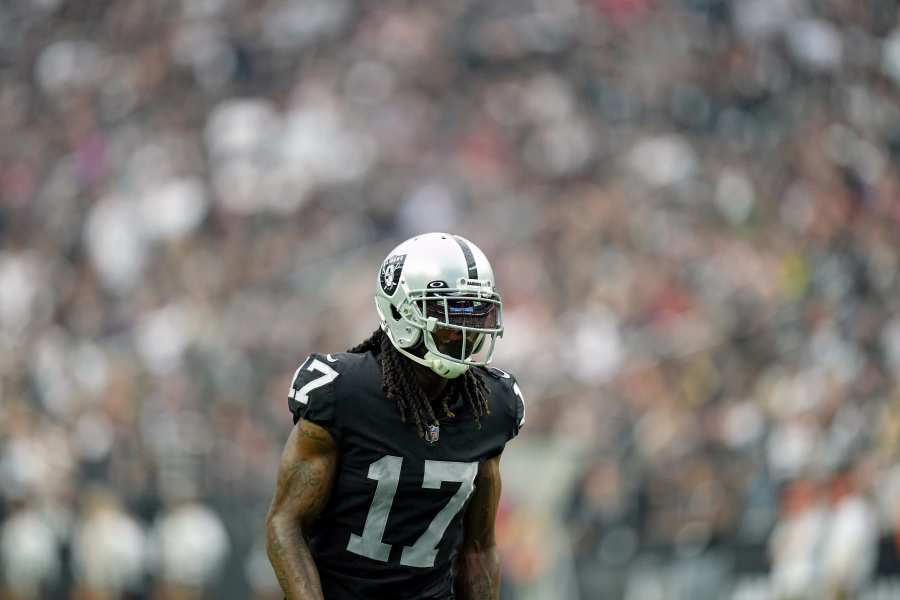 Raiders eke out win vs short-handed Browns to stay in hunt