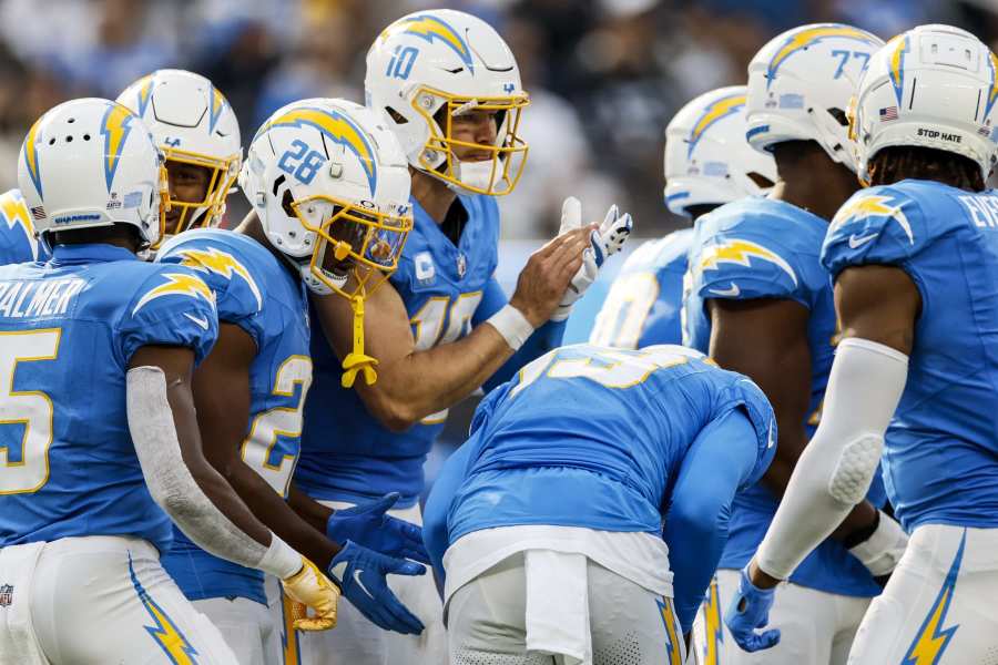 Dak Prescott and CeeDee Lamb visit squad at UCLA