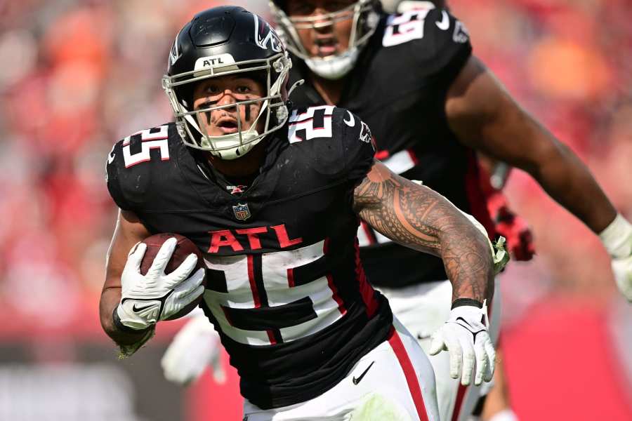 LOOK: Atlanta Falcons Reveal Week 7 Uniforms vs. Buccaneers - Sports  Illustrated Atlanta Falcons News, Analysis and More