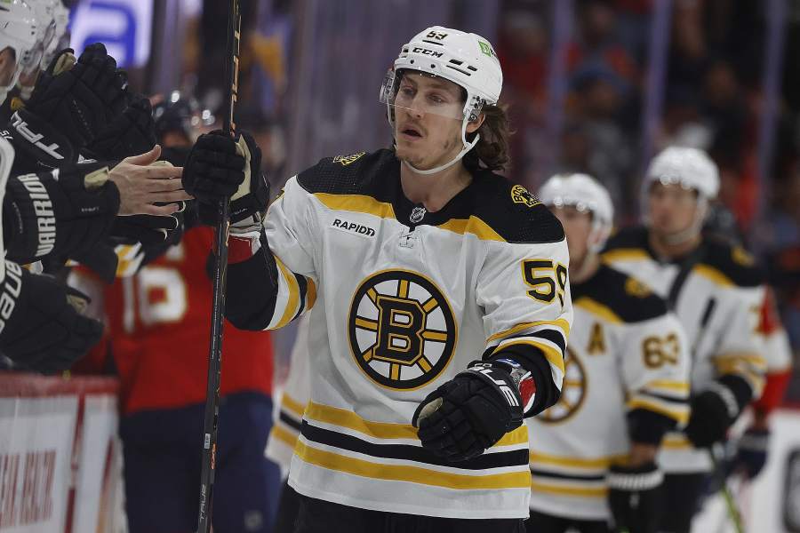 Boston Bruins goaltender Linus Ullmark named 2023 Vezina Trophy Winner -  Daily Faceoff