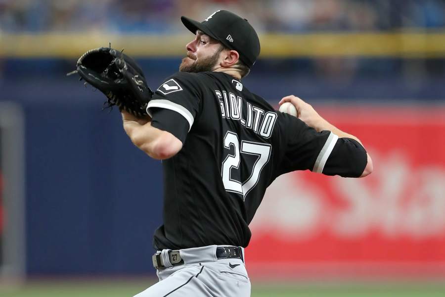 Giolito's no-hit effort helps White Sox salvage split with Phillies