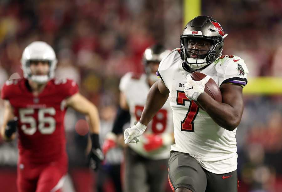 Buccaneers survive Trace McSorley-led Cardinals to take command of NFC South