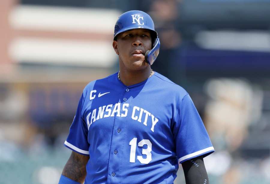 San Diego Padres rumors: Why you can scratch Salvador Perez off