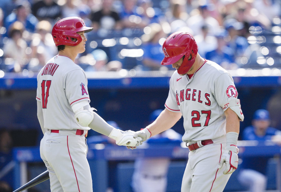 Ohtani / Trout bobble head giveaway : r/baseball