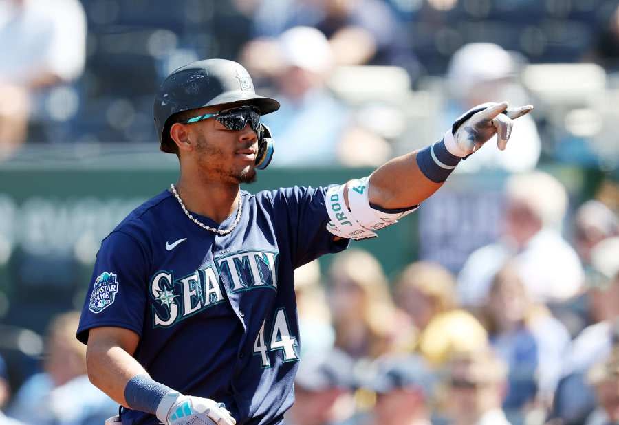 Surging Mariners sweep rival Astros as Julio Rodriguez streaks through  historic week