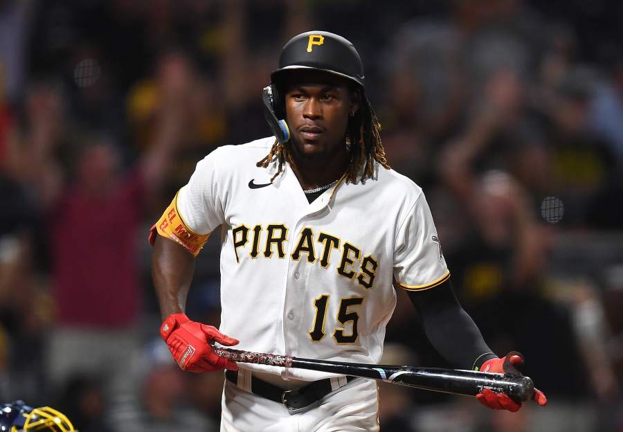 Pittsburgh Pirates Oneil Cruz (15) bats during a spring training baseball  game against the Baltimore Orioles