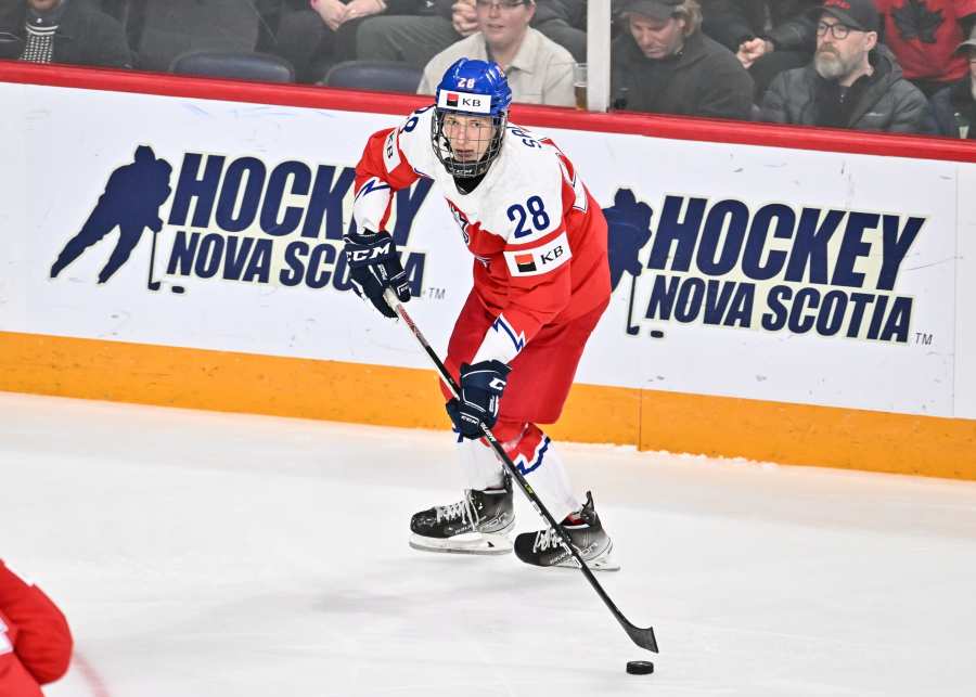 Makar, Ferraro competing to represent Team Canada in World Junior  Championships