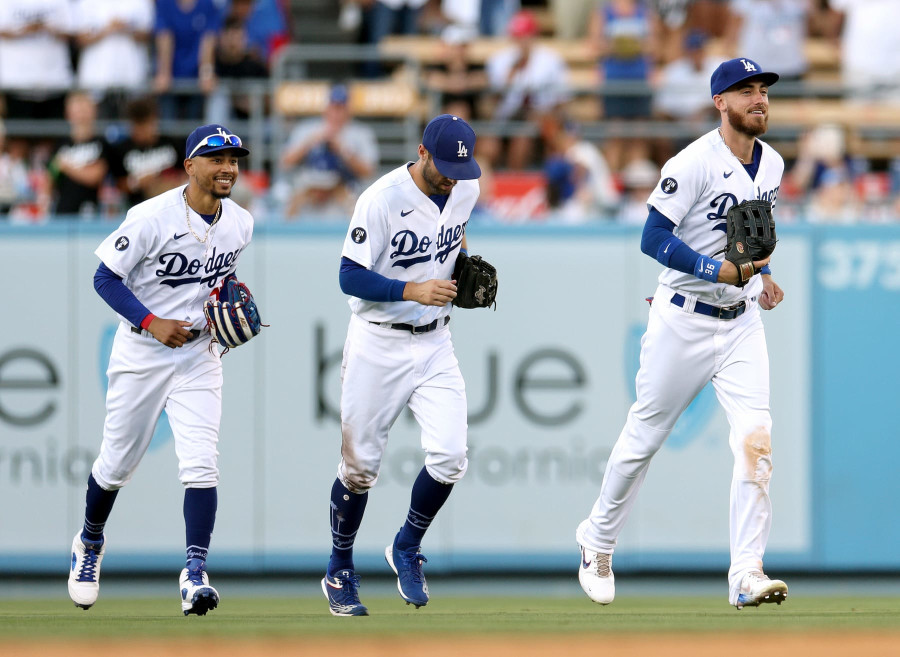 Blue Jays surge past Yankees for 6th straight win