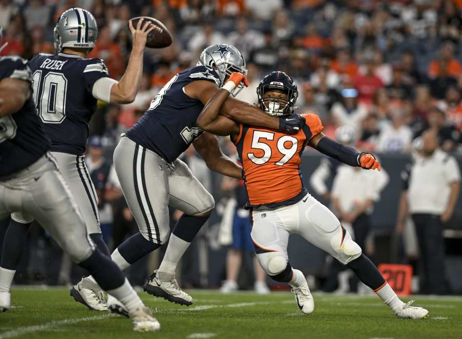 EAST RUTHERFORD - NOVEMBER 07: Kurt Warner gets sacked during the first  half during the New York Giants game versus the Chicago Bears in East  Rutherford, NJ. (Icon Sportswire via AP Images