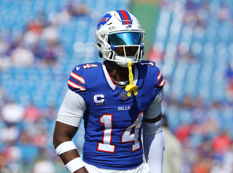 LOOK: Bills' Stefon Diggs, Washington's Chase Young swap jerseys