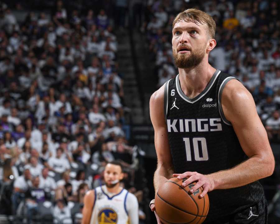 Kings C Domantas Sabonis reportedly agrees to 5-year, $217M extension after  1st full season with team