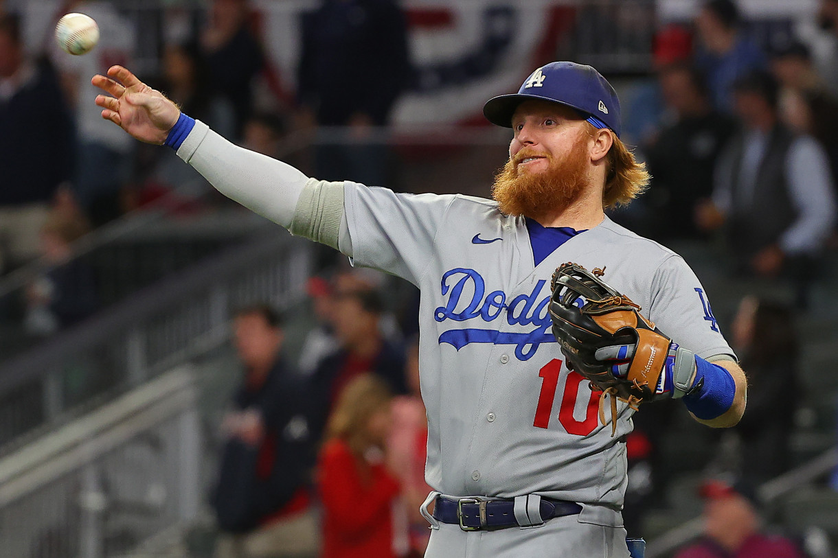 Los Angeles Dodgers' Justin Turner still feels 'big void' from not being on  field for final out of World Series win - ESPN