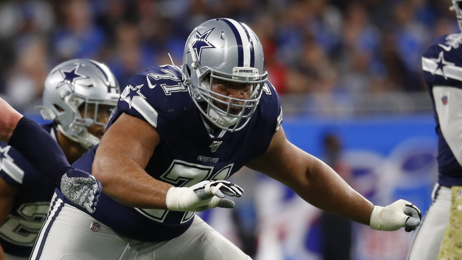 Cowboys RT La'el Collins exits Packers game with knee injury