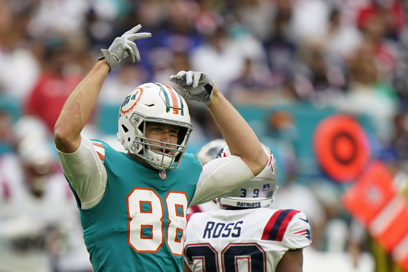 Ja'Marr Chase Says Mike Gesicki Needs 'Griddy' Lessons