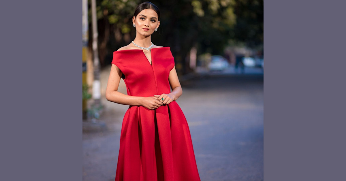 long dress jewellery 7 Jewellery Pieces That Make Maxi Dresses Look More Luxe