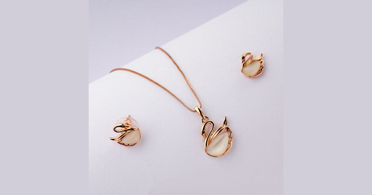 Swan Necklace Pendant Set for Girls Golden Swans Pendant Set