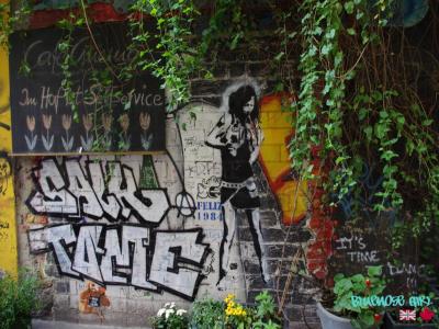 courtyard graffiti Berlin