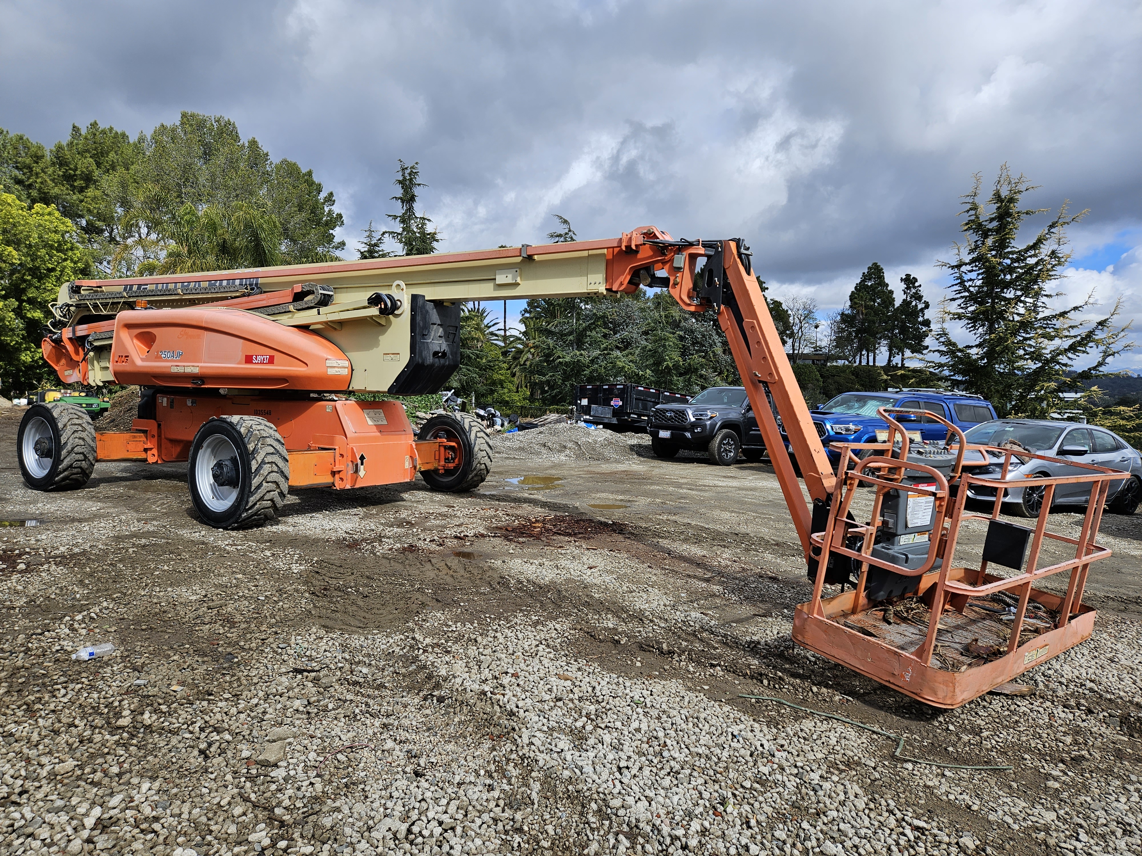 how-to-become-a-heavy-equipment-operator-boom-bucket