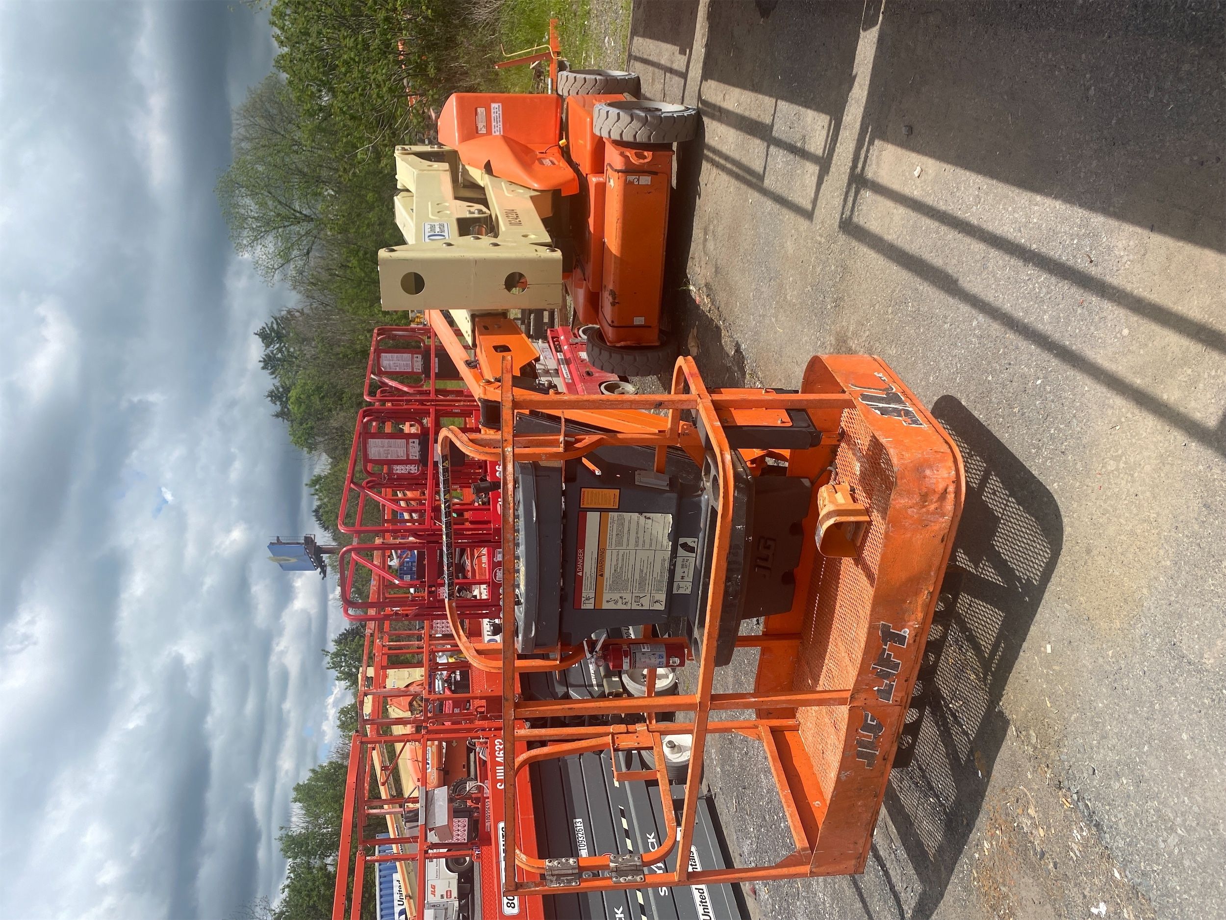 2011 JLG E450AJ Aerial Work Platform